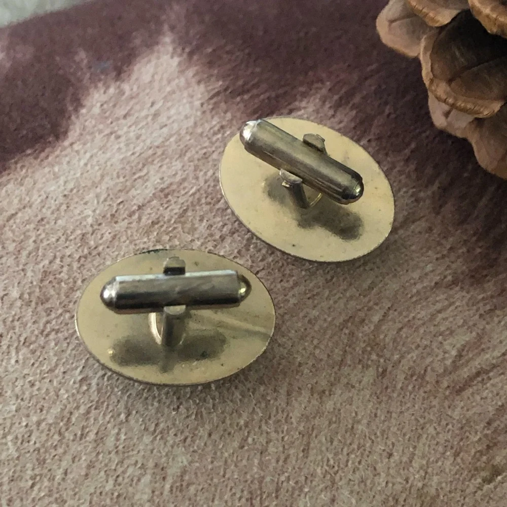 Vintage men’s light blue speckled stone cuff links